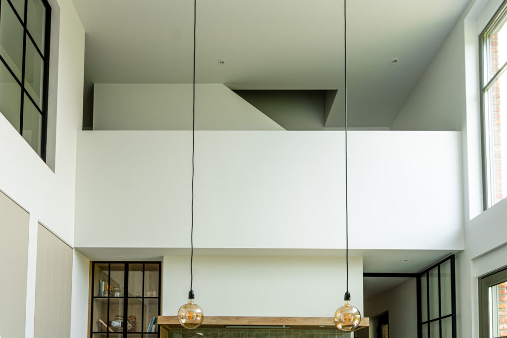 modern-landelijke-architectuur-nieuwbouw-gezinswoning-keuken-leefkeuken-vide-pelt-1