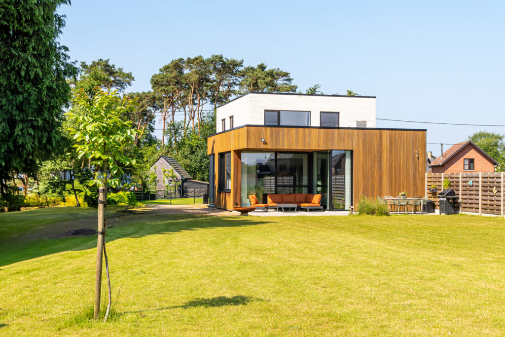 moderne-architectuur-gezinswoning-nieuwbouw-achterbouw-heppen