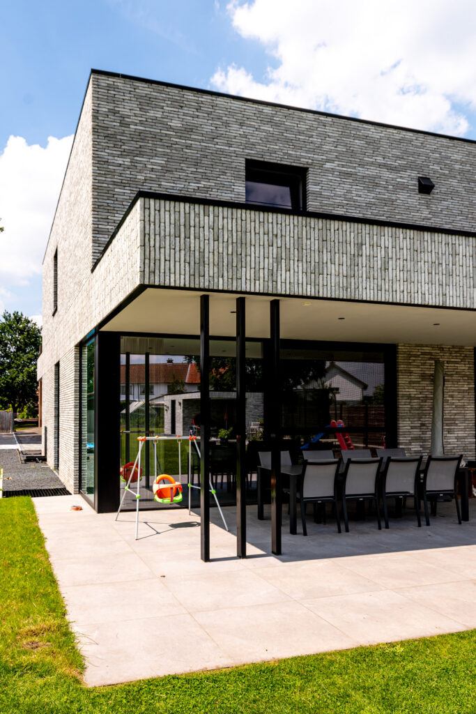 moderne-architectuur-gezinswoning-nieuwbouw-terras-pelt