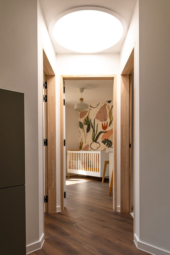 moderne-architectuur-nieuwbouw-gezinswoning-nachthal-slaapkamer-heppen
