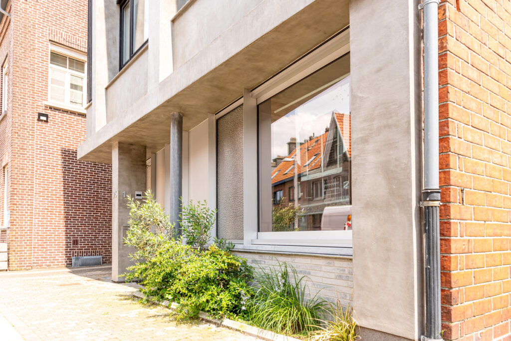 moderne-architectuur-renovatie-verbouwing-appartementen-collectief-pelt-voorgevel-1